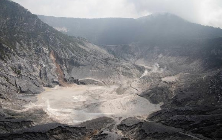 AWAY Swoboda 01 Gunung Tangkuban Parahu vulkan