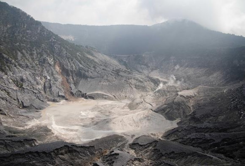 AWAY Swoboda 01 Gunung Tangkuban Parahu vulkan